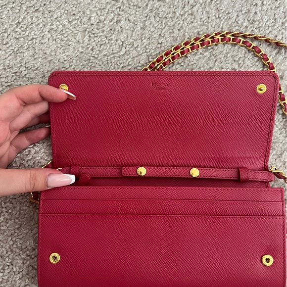Fuchsia pink Prada chain wallet - Picture 2 of 3